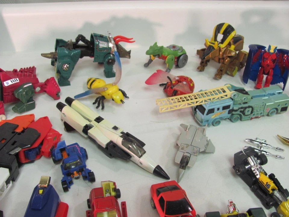 Vintage Transformers G1 Action Figures Micro Transformer Gobots Toy Lot - Image 3 of 4