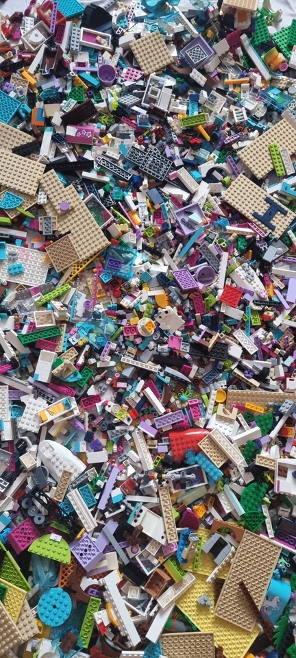 Genuine Lego Friends Girls Bundle 1kg-1000 Mixed Bricks Parts Pieces+2 Figures - Image 3 of 4