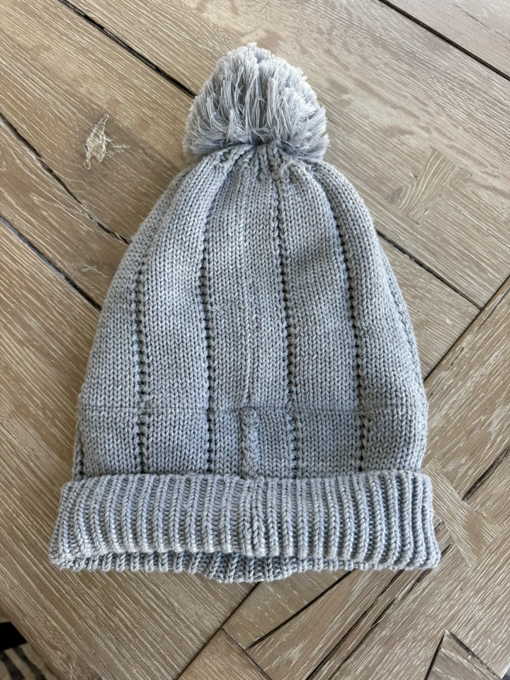 Gorro Under Armour BIG SKY RESORT tejido con cable gris Foto 4 de 4