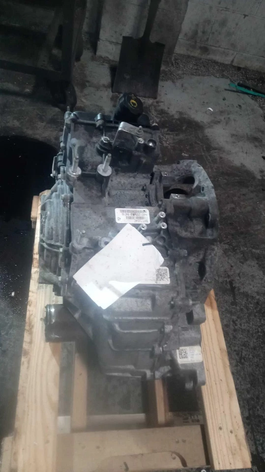 2000 Chevrolet Suburban 2500 Transfer Case Assembly OEM 229k Miles Black - Image 2 of 4