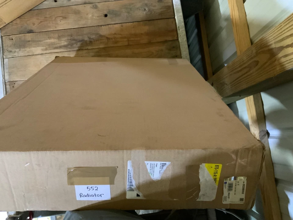 NEW 2013- 2021 GM Engine 2.4L Coolant Radiator Assembly 95298552 OEM Foto 2 de 3