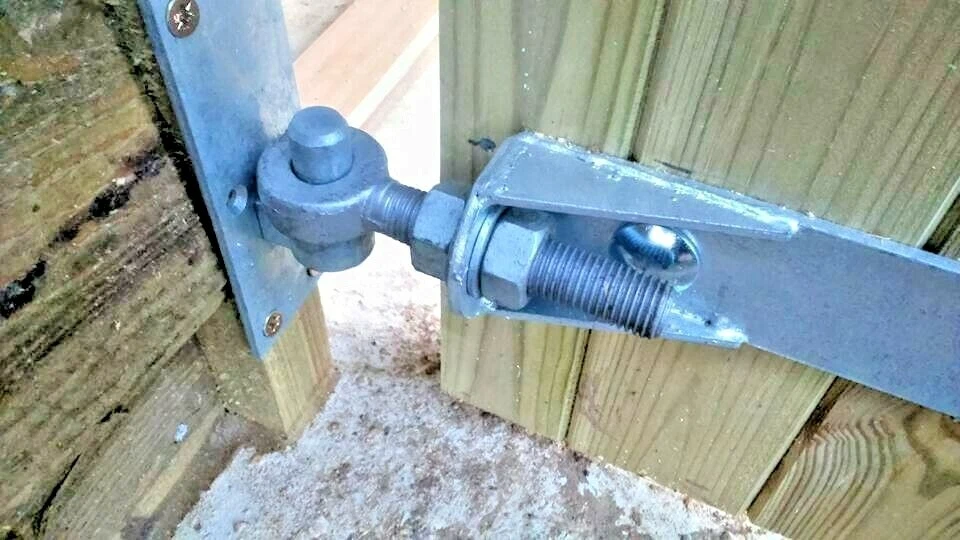 Adjustable wooden clearance gate
