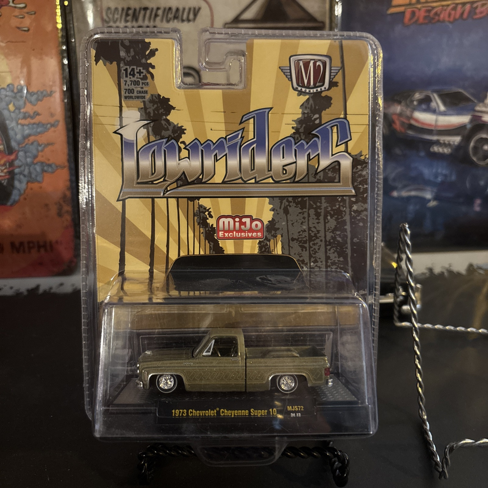 Modellino M2 Machines 1:64 Chevrolet Cheyenne Super 10 Pickup – Lowrider Oro Chase