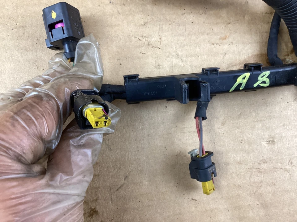 Жгут проводов для топливной форсунки 2014 Audi A5 Quattro 2,0 л 06H971824A от оригинального производителя - Изображение 4 из 4