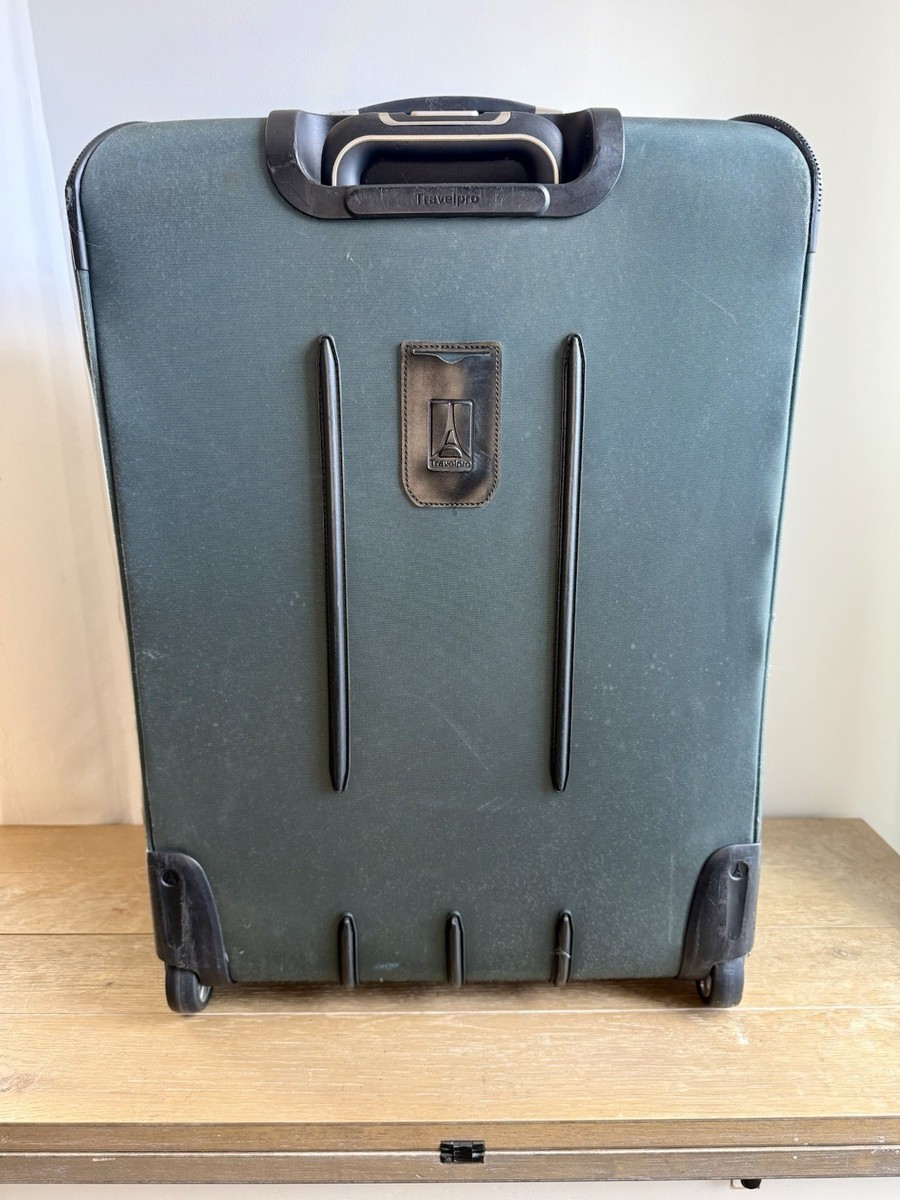 Travelpro Crew 8 Expandable Rollaboard Carry-On Luggage Suitcase 2