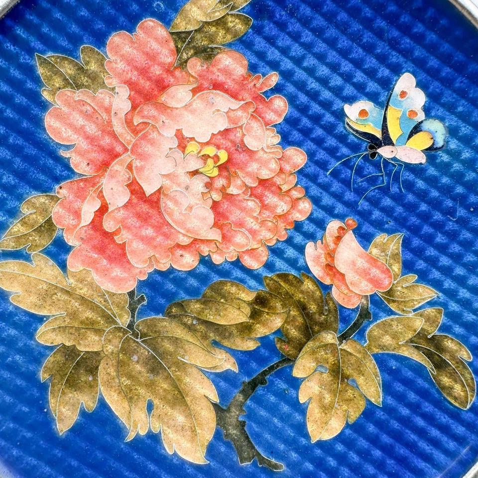 Antiguo Plato Ginbari Cloisonne Plateado Azul Coral Peonía Flor Mariposa con Soporte Foto 3 de 4