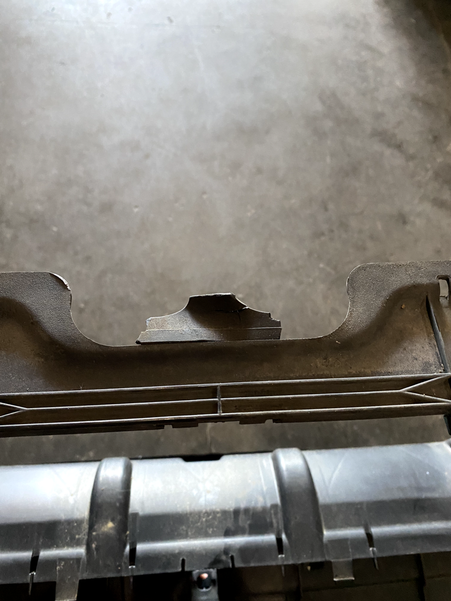 10-16 BMW F02 F10 535 Radiator Air Duct Shutter Grille Support