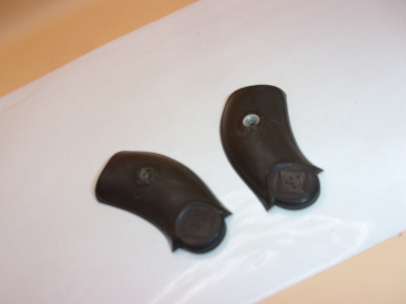 H & R .32 Cal Top Break Unmarked Grips .32 Cal w/ Escutcheons eBay