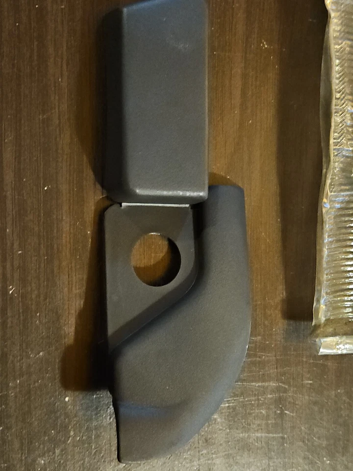 Cubierta de soporte guía de cinturón de seguridad derecha NOS GM 10143114 para 88 Chevy Beretta/Córcega Foto 3 de 4