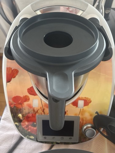 Schöner Thermomix TM5 mit 2. Mixtopf plus Zubehör