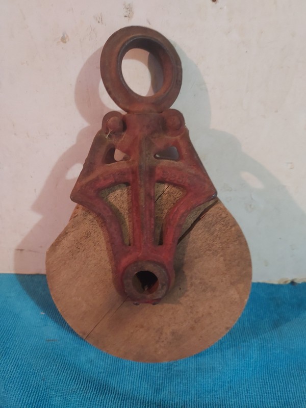 Antique Cast Iron And Wood 51/2"×9 1/2" Rope Pulley