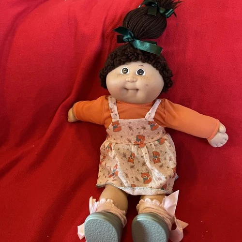 Cabbage Patch Kids doll hm3 jesmar 84 freckles brown hair and eye new dress