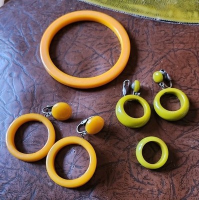 Vintage Bakelite Bangle Bracelet And 2 Pairs Of Earrings Butterscotch Lime Green