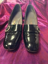 1960s black patent leather Florsheim Serenade pumps