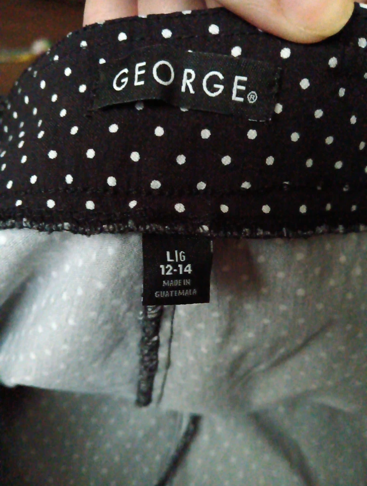 *George* Bermudas para mujer, talla grande, negras, lunares blancos, elásticas Foto 3 de 4