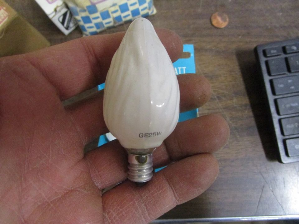 2 NOS GE 25F10C/W/F 25W Flame Shaped Tipped WHITE Light Bulbs Candelabra Base - Image 2 of 3