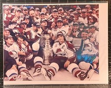 Colorado Avalanche 2001 Stanley Cup Champions 8x10 Team Celebration Glossy Photo