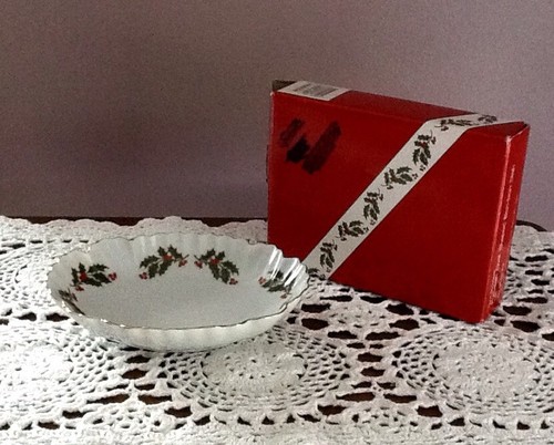 Candy/Bon Bon Dish Kashiwa VTG Christmas Holly Oval Shaped Fine Porcelain Japan - Picture 7 of 9