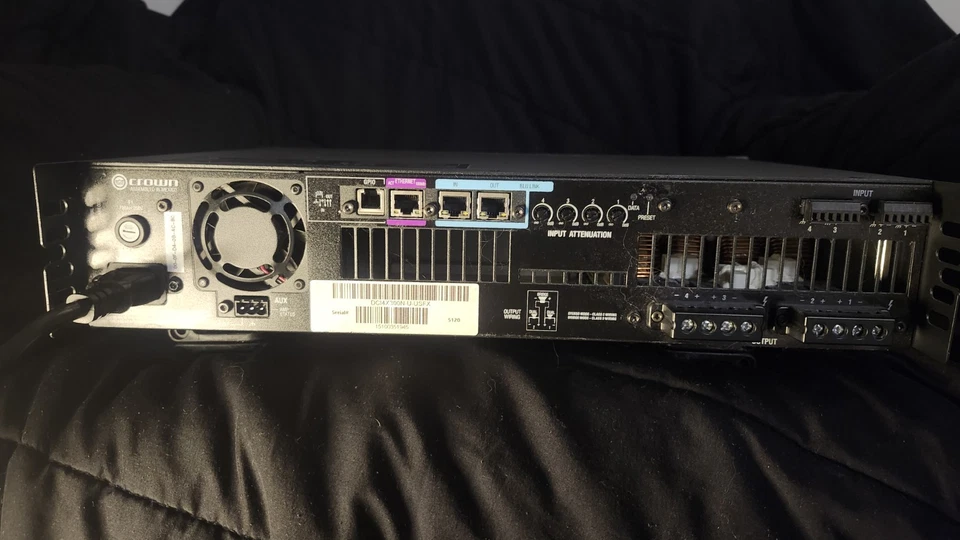 Amplificador de potencia analógico Crown DCI4X300-U-USFX DCI 4/300 Foto 2 de 3