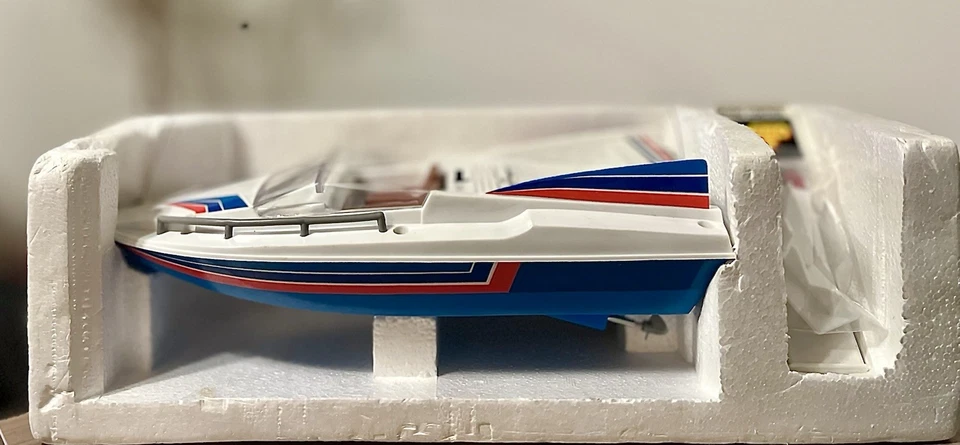 VINTAGE RC SPEEDBOAT 1986 Royal Condor Wireless REMOTE CONTROL All Original - Image 2 of 4