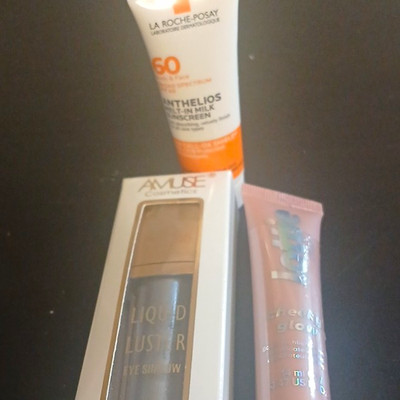 Assorted Brands La Roche-Posay Anthelios SPF 60 + Amuse Shadow + Lottie