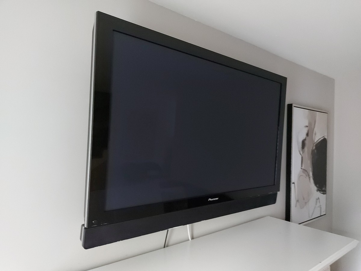 Pioneer Flatscreen Plasma TV PDP-5070PU with Soundbar PDP-S40U +