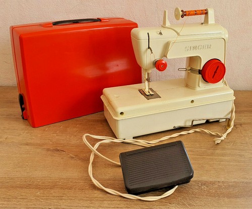 Machine A Coudre Jouet D'Enfant En Fonte Et Dorure Collection Xix Machine A Coudre Jouet D'Enfant En Fonte Et Dorure Collection Xix