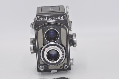 yahsica 44, with hand grip. working not film tested, 127 film!