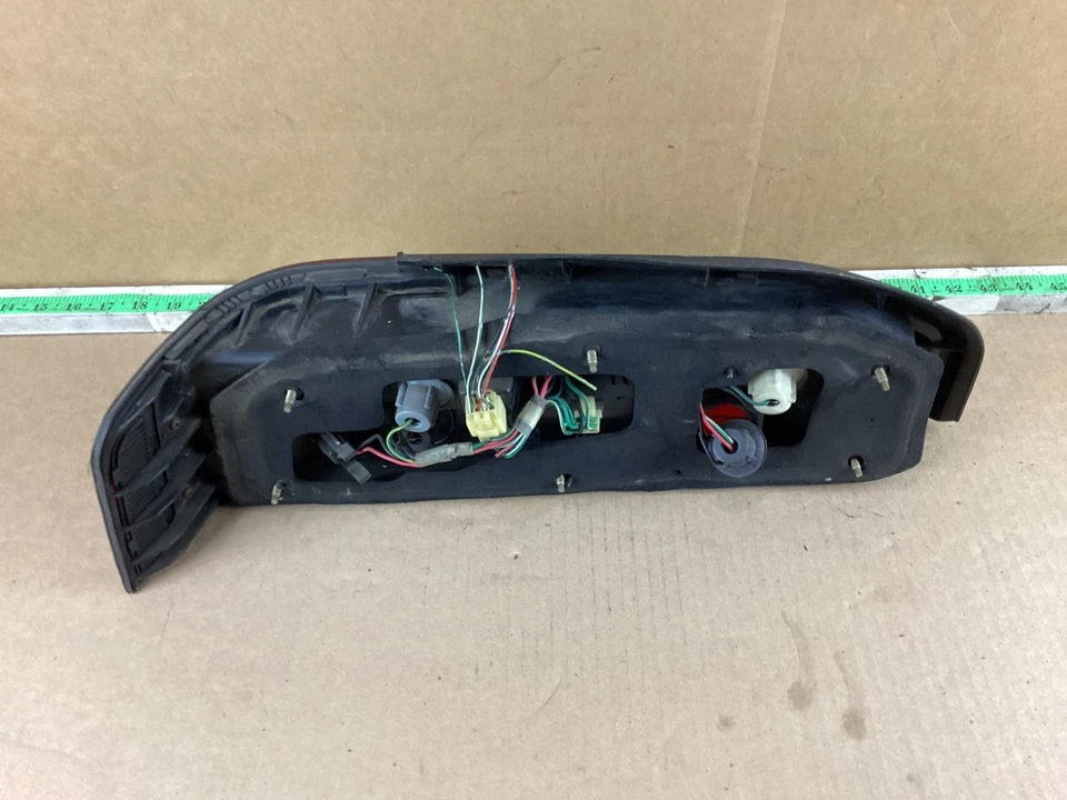 Luz trasera derecha del lado del pasajero Acura Legend 1986-1989 OEM Foto 4 de 4