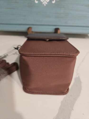 Targus TPT005US Bijou Grande Marrón Nylon Acolchado Estuche para Cámara con Correa para el Hombro - Imagen 7 de 9
