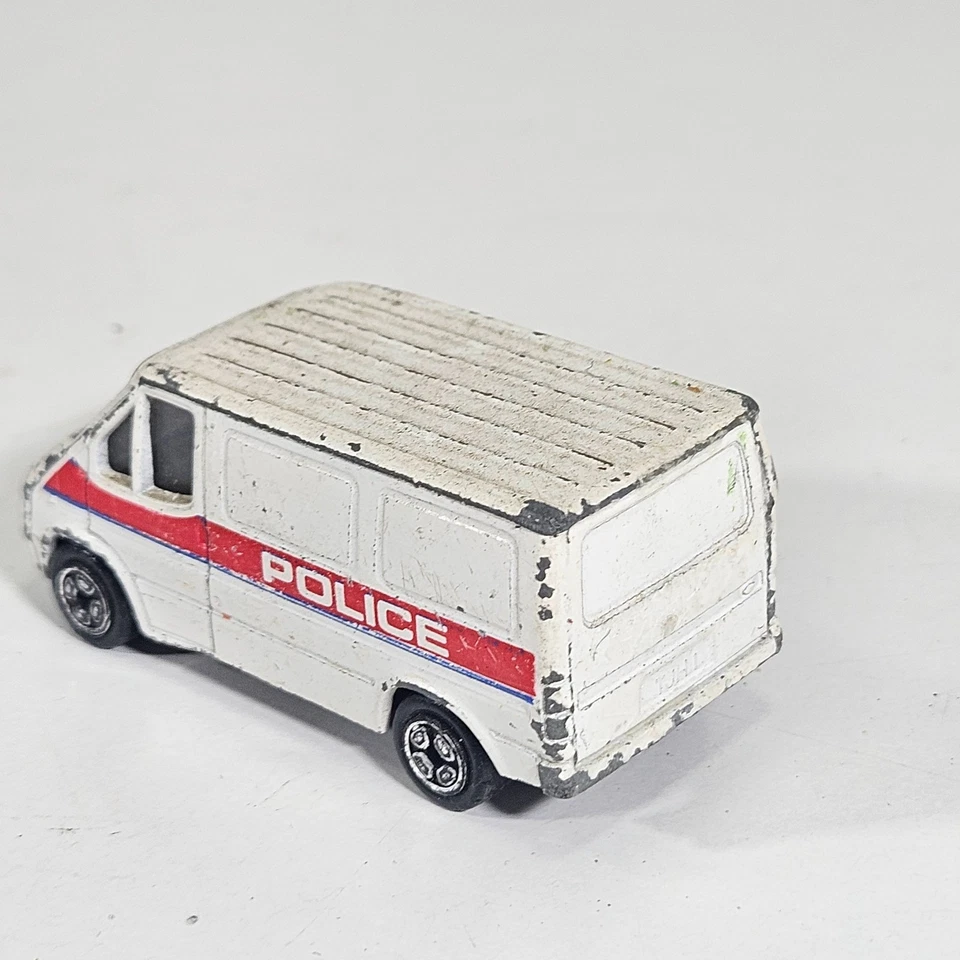 Vintage Corgi Diecast Model Ford Transit Police Van Car  1:43 Scale Unboxed. - Image 4 of 4