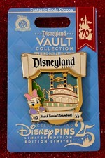 Disney Disneyland Vault Collection Daisy Mark Twain Steamboat LE 4000 Pin NOC