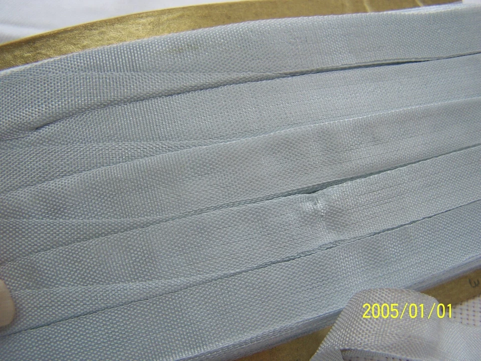 Ancien ruban en soie. Couleur bleu ciel très pâle.  Vendu au mètre. Réf N°149 - Photo 3/4