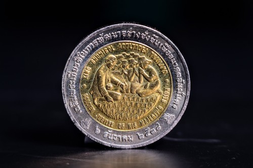 10 Baht - King Rama 9th B.E.2538 Year 1995 Thai Amulet Real Rare collectible - Picture 2 of 2