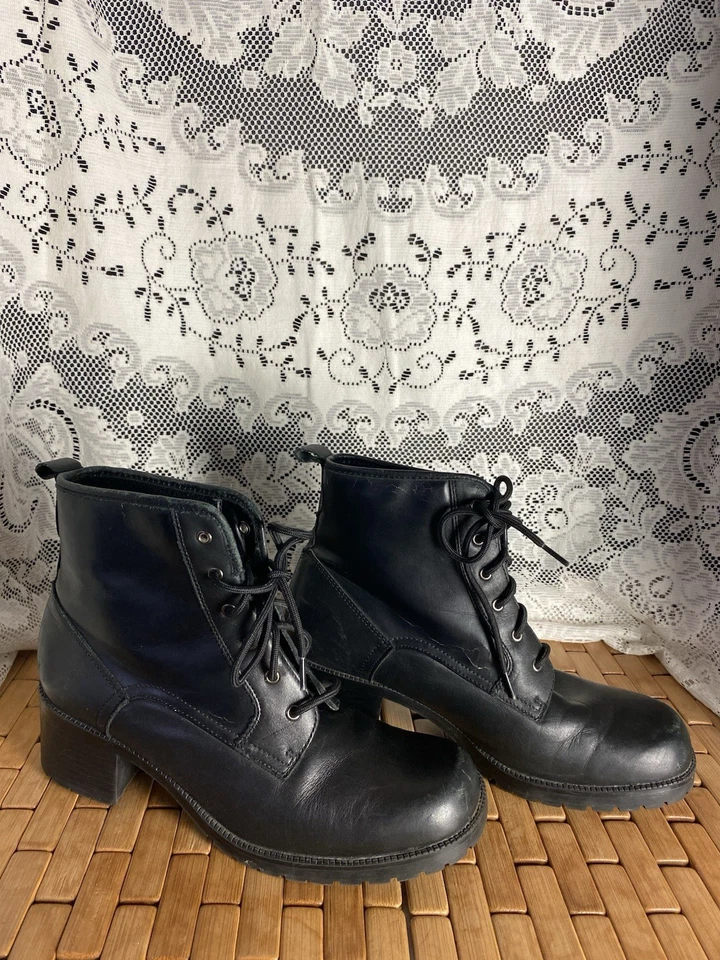 sporto lace up  booties womens 9 Leather upper cute style - Image 4 of 4