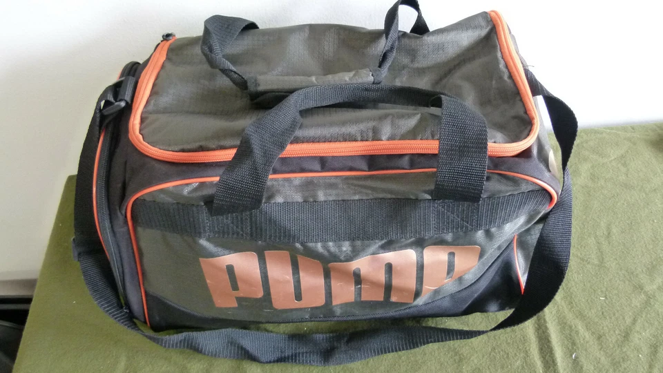 Bolso de Viaje Puma Duffle Gimnasio Verde con Correa para el Hombro Foto 2 de 4