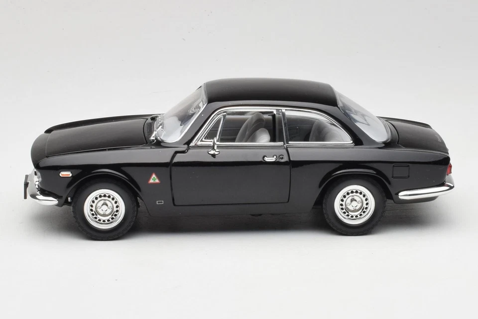 92348 Alfa Romeo Giulia Sprint GTA Black Road Signature 1:18 - Immagine 4 di 4