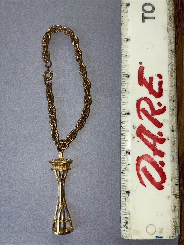 SPACE NEEDLE Seattle WA Gold Filled Charm Bracelet & Safety Chain