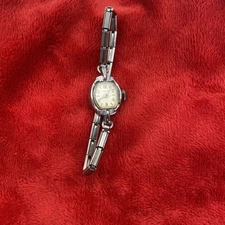 Vintage Timex Ladies Minimalist Silver Tone Expansion Band 17mm Quartz Watch