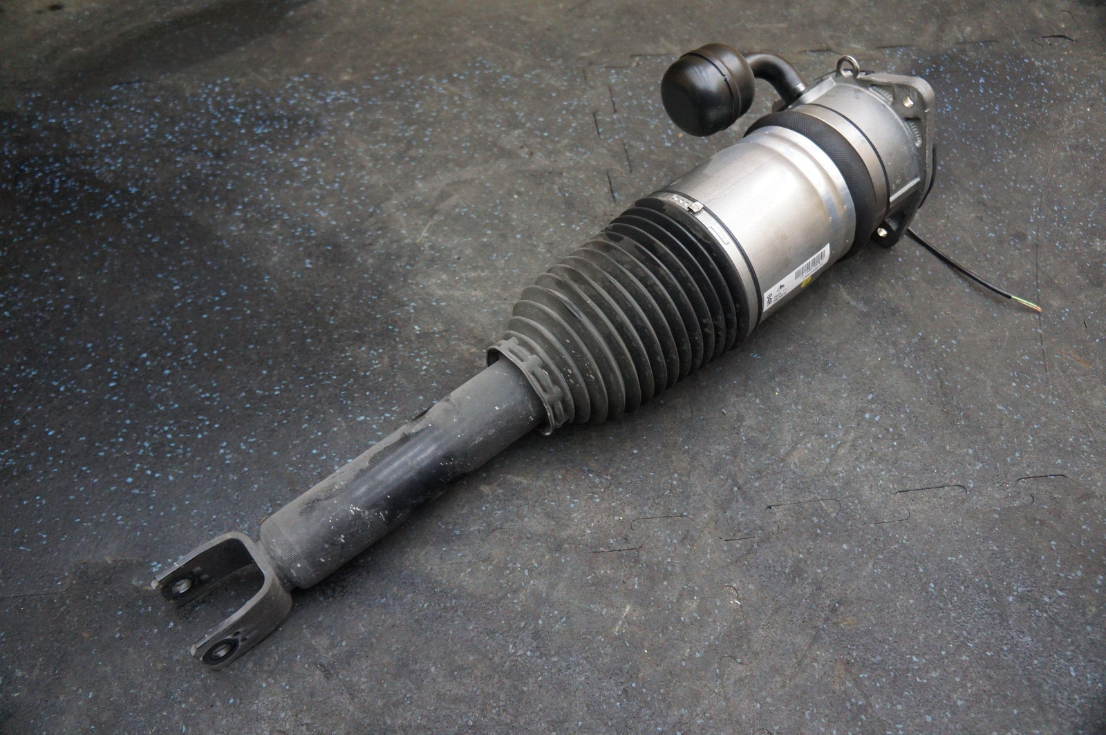Rear Right Side Air Ride Shock Spring Strut 3W7616002 Bentley 