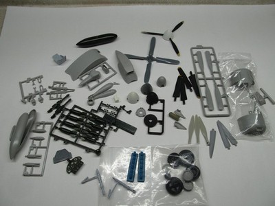 Lot   1/24  WWII  assorted  guns  bombs drop tanks  misc  Ger Jap US RAF
