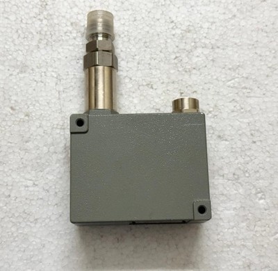 TRAFAG 8202.78.2210 PRESSURE TRANSMITTER (0 TO 10 BAR)
