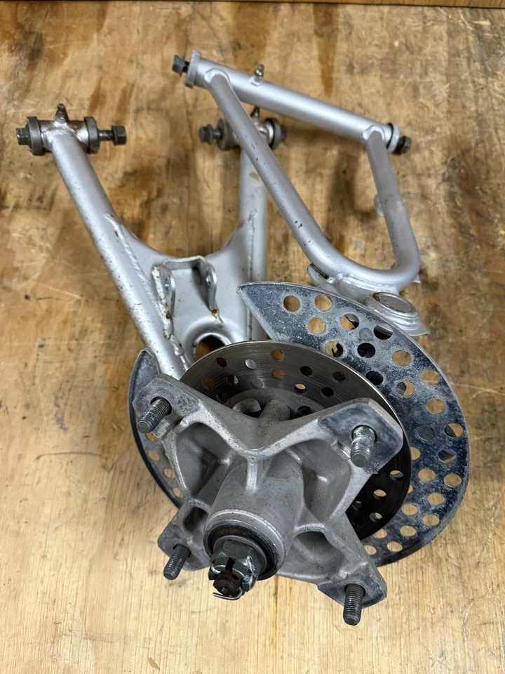 87-06 YAMAHA BANSHEE OEM A-ARMS WITH HUBS - Image 4 of 4
