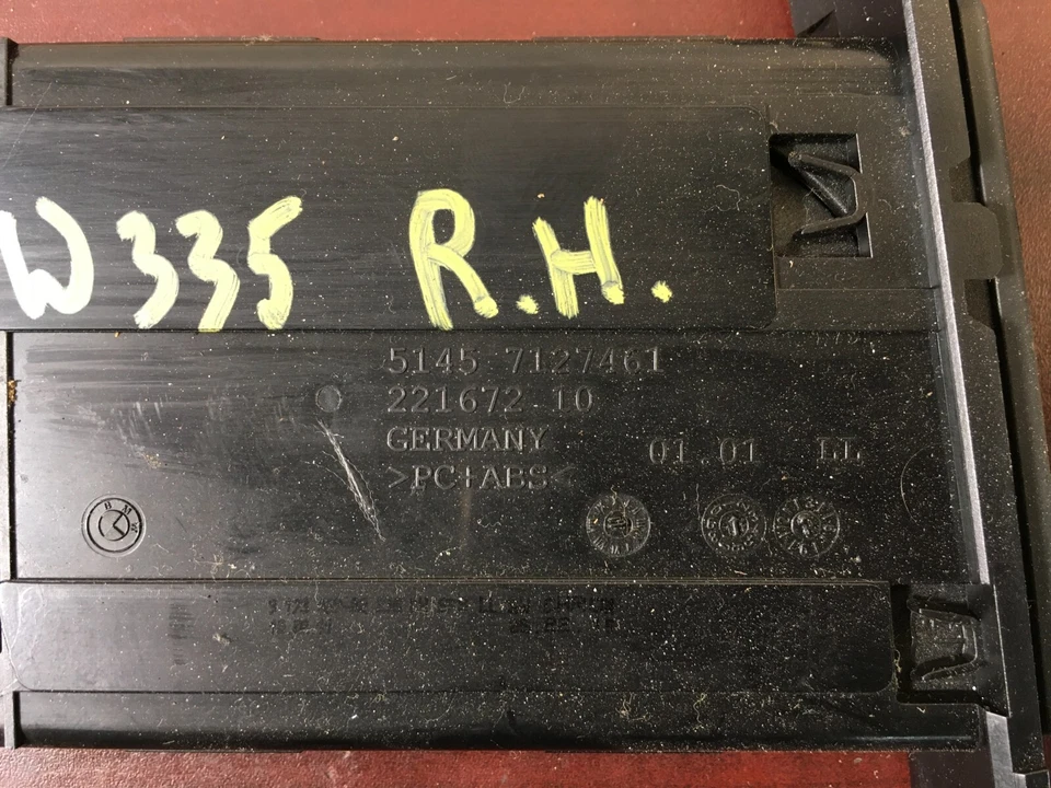 Оригинальный черный подстаканник со стороны правого пассажира для BMW 335i 2011-2013 годов выпуска 7127461 годов выпуска. - Изображение 3 из 4