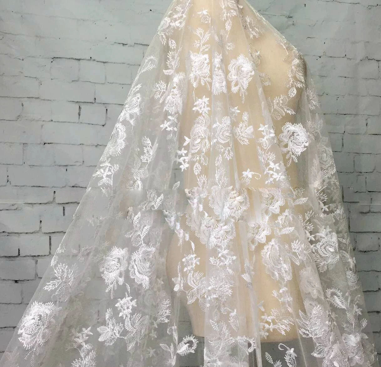 OFF WHITE Costume da ricamo abito da sposa pizzo tulle fiore spettacolo danza abbigliamento tessuto 1 Y
