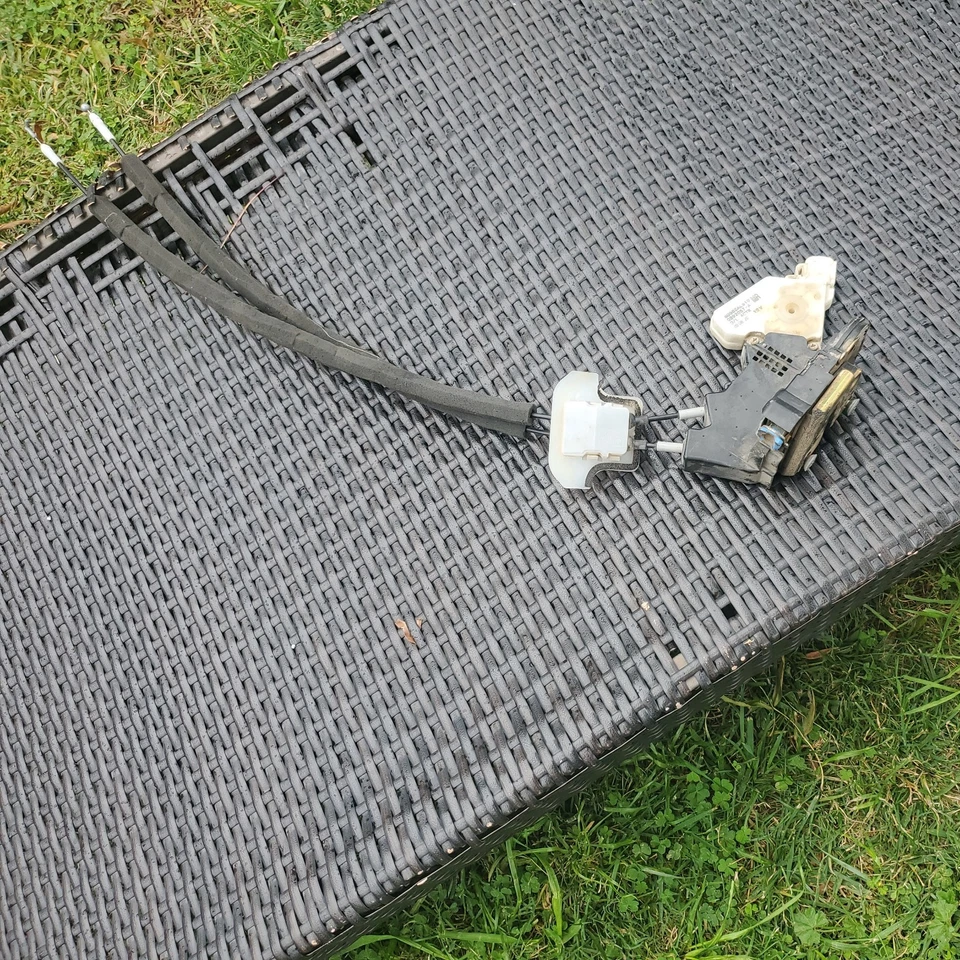 Nissan 350Z 2003-2008 actuador de pestillo de puerta lateral del pasajero derecho 80552-Al510 OEM Foto 2 de 3