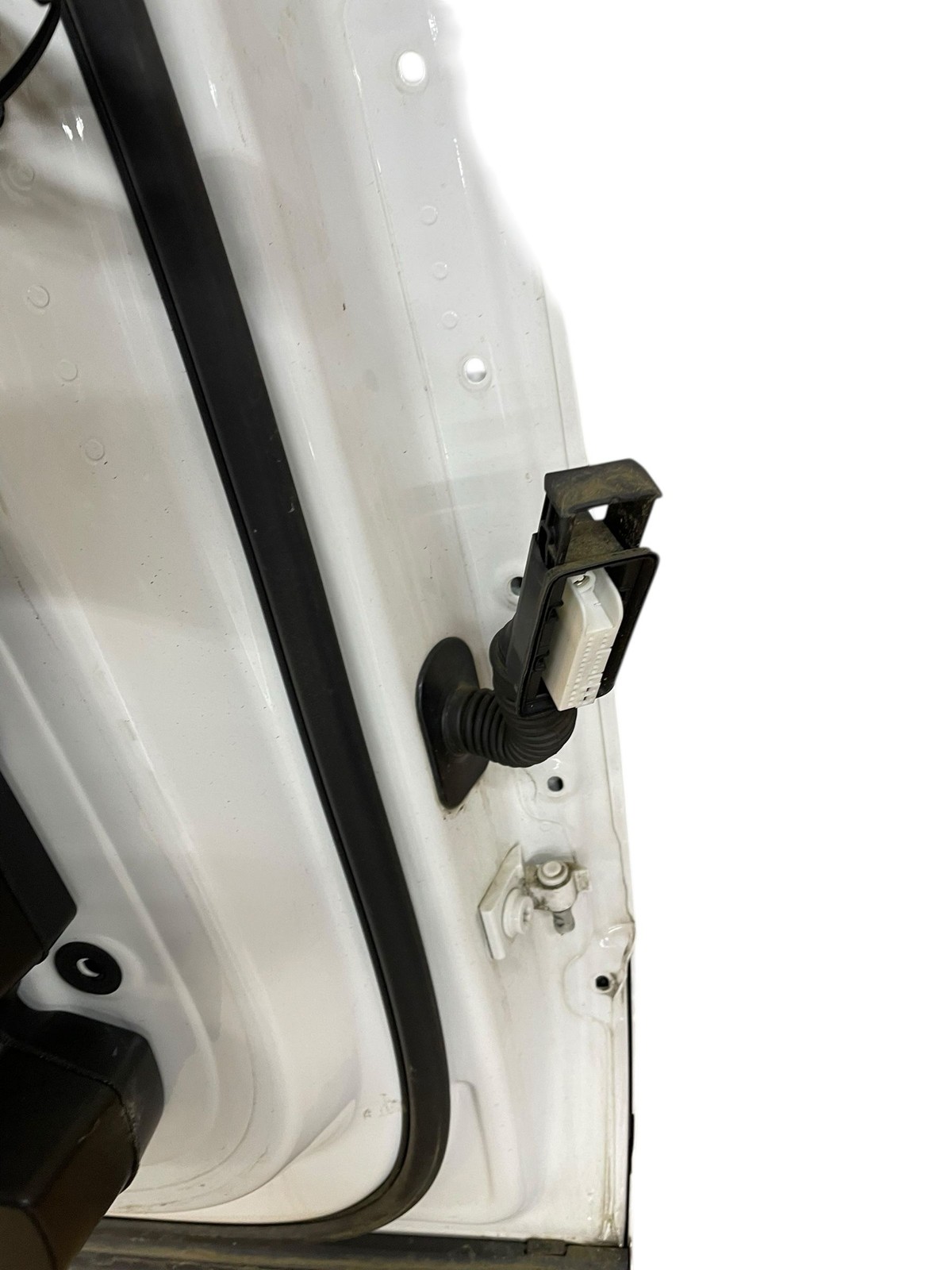 2015-2020 BENTLEY BENTAYGA Front Left Door Assembly w/ Glass Ghost White (6919)