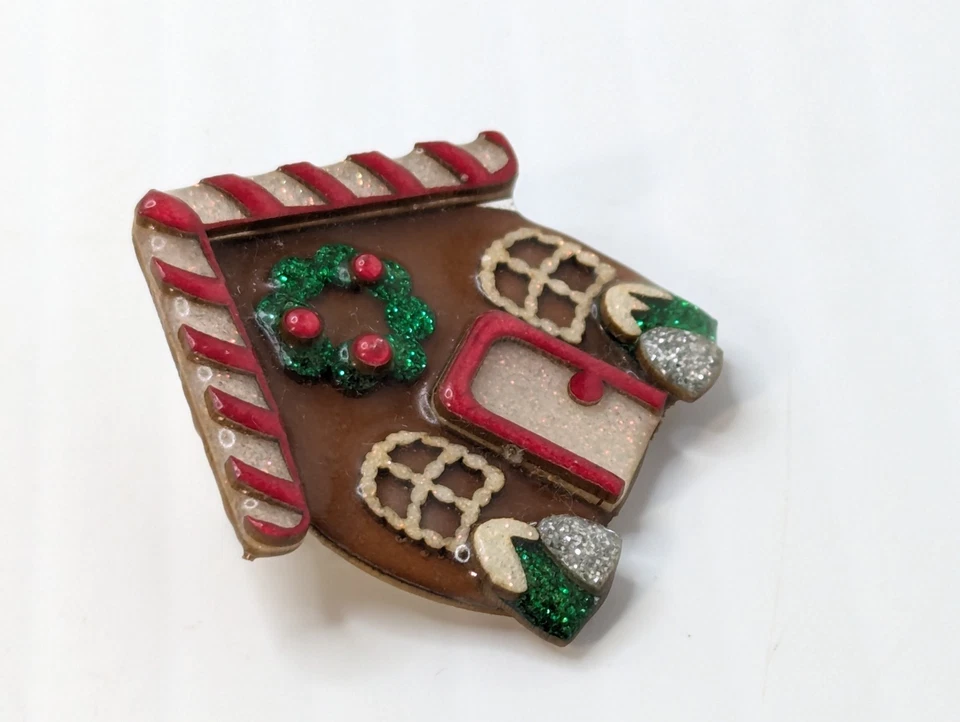 Lucinda Gingerbread House Pin Navidad Brillo Corona de Nieve RARO Excelente Estado. Foto 3 de 4
