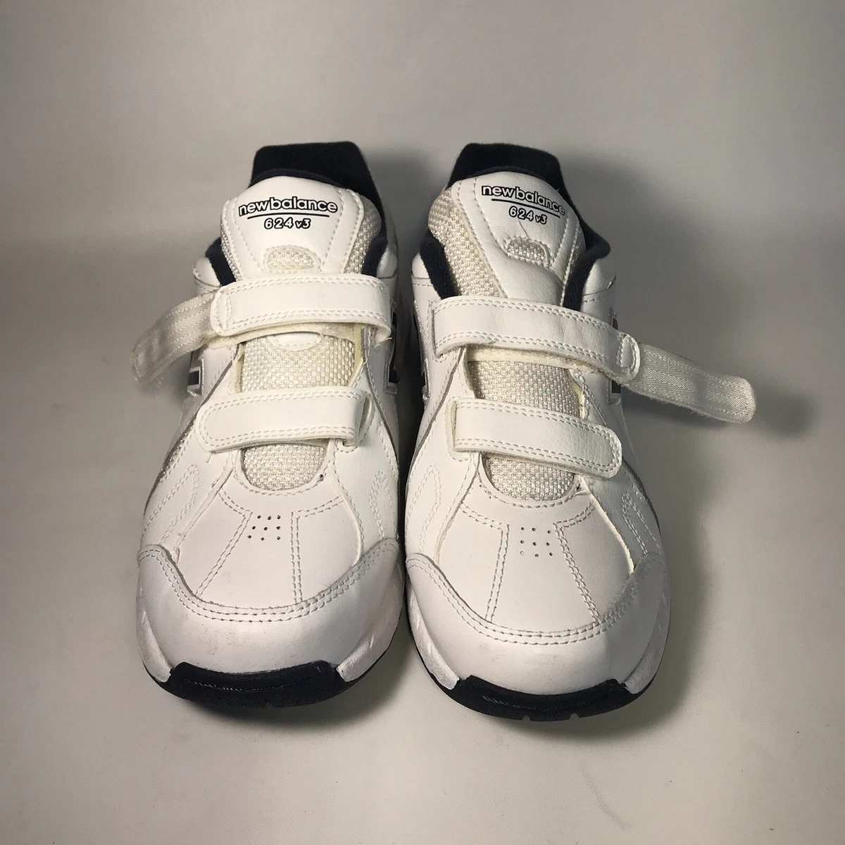 New Balance Boys Size 3.5 white blue Athletic style 624v3 Shoes