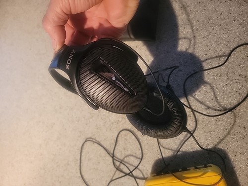 Vintage Sony Walkman Sports FM/AM WM-FS493 W/ Sony NC20 HEADSETS WORKS READ - Picture 3 of 13
